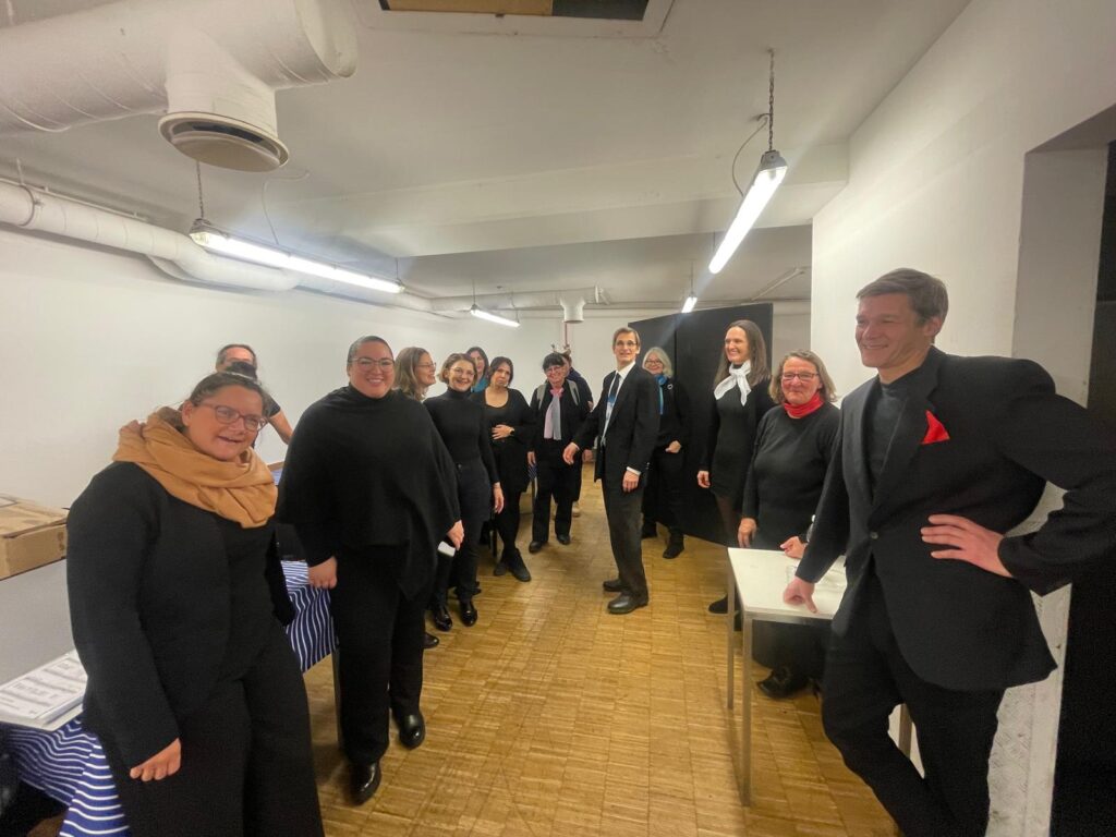 Käthe D'aCHORd bei der Vorbereitung zum Auftritt in der Halle vom Gasometer